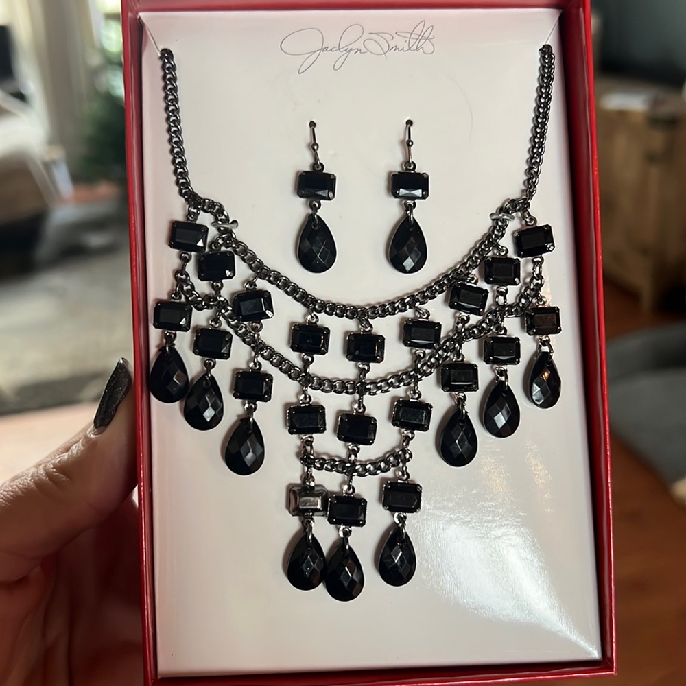 Statement necklace